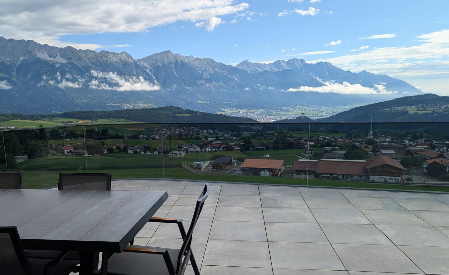 Living in an absolute dream location - Spacious terrace apartment with magnificent panoramic view