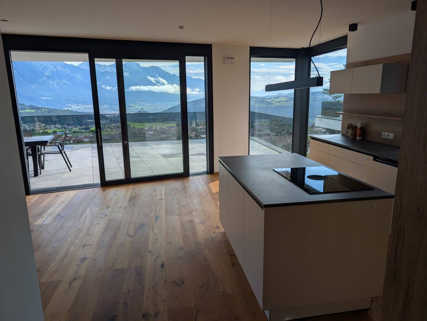 Living in an absolute dream location - Spacious terrace apartment with magnificent panoramic view