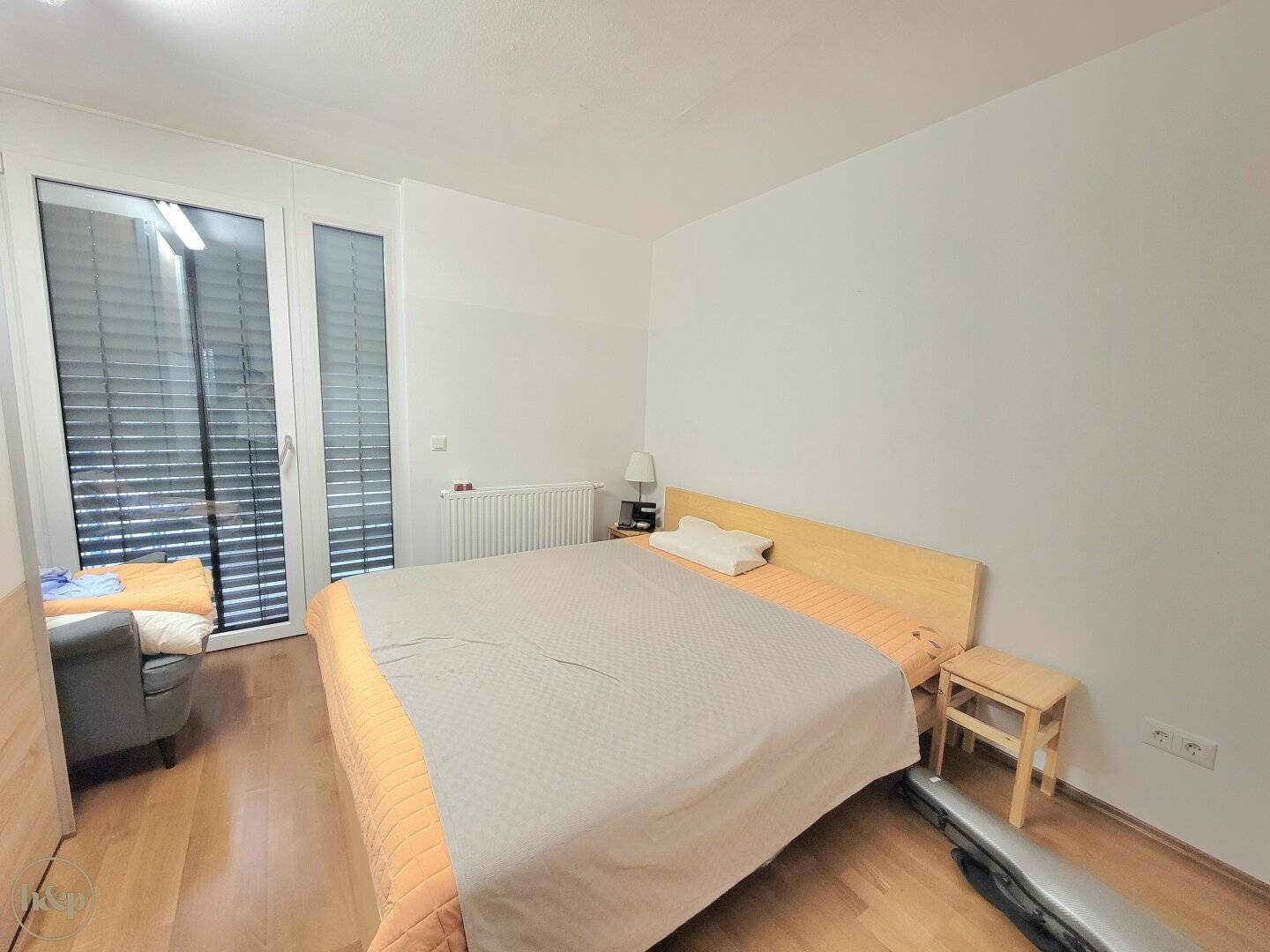 4-room balcony apartment with perfect infrastructure including garage, heating and hot water costs