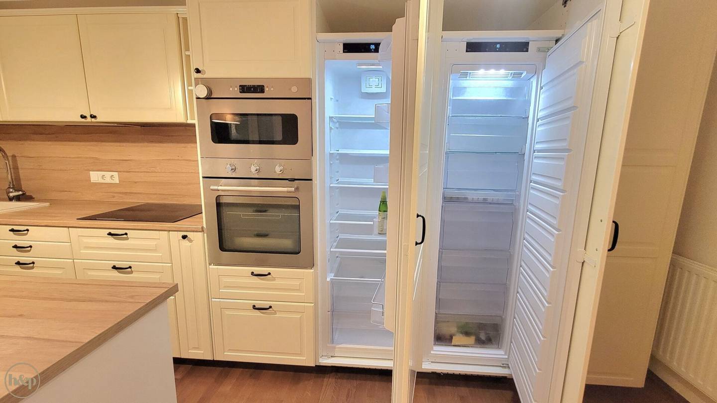 4-room balcony apartment with perfect infrastructure including garage, heating and hot water costs