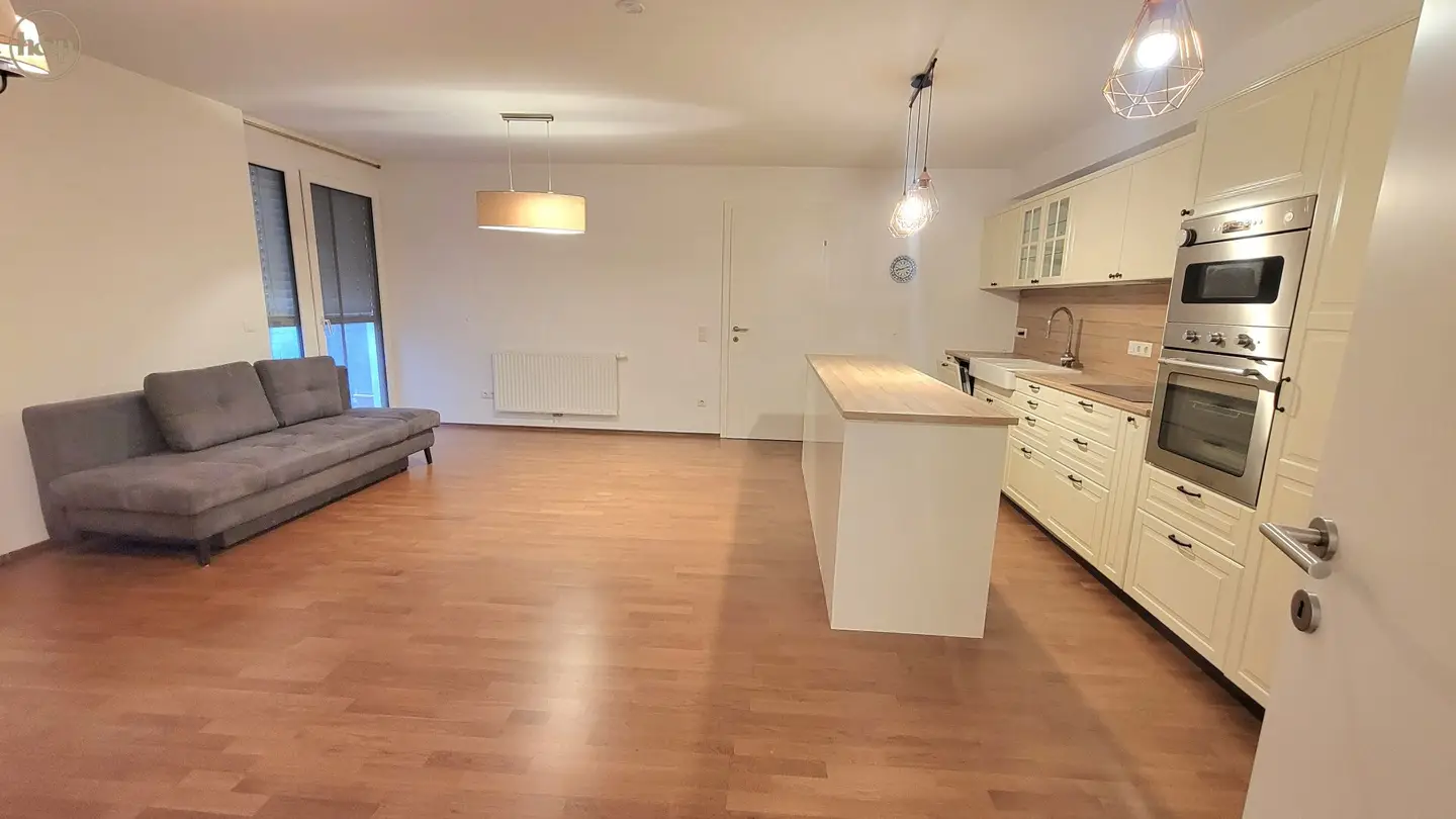 4 ZiMMER BALKONWOHNUNG MIT PERFEKTER INFRASTRUKTUR INKL.GARAGE, HEIZ-und WARMWASSERKOSTEN