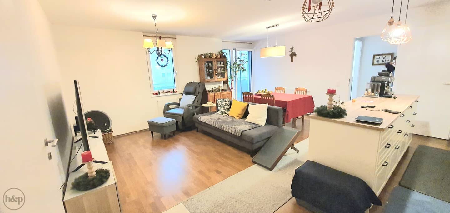 4-room balcony apartment with perfect infrastructure including garage, heating and hot water costs