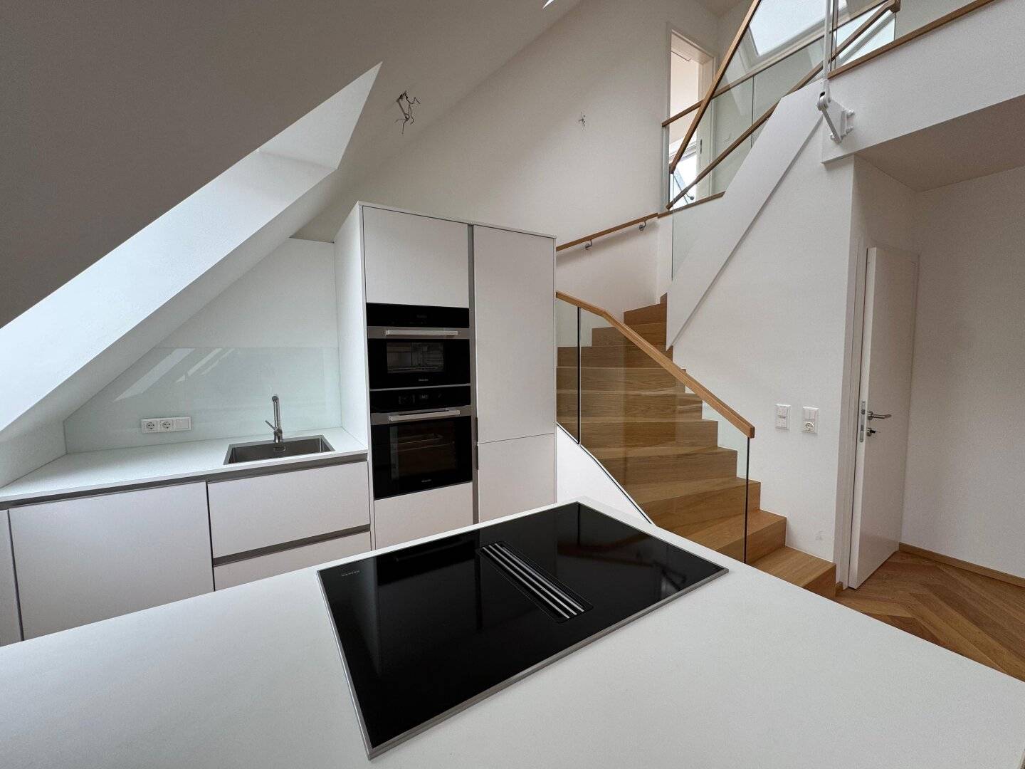 Exclusive air-conditioned 3-room penthouse apartment directly at Vienna City Hall