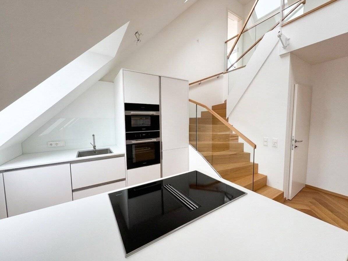Exclusive air-conditioned 3-room penthouse apartment directly at Vienna City Hall