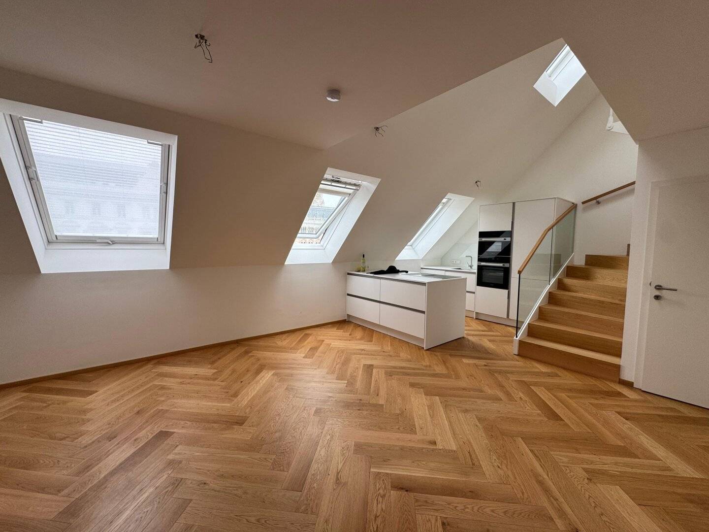 Exclusive air-conditioned 3-room penthouse apartment directly at Vienna City Hall