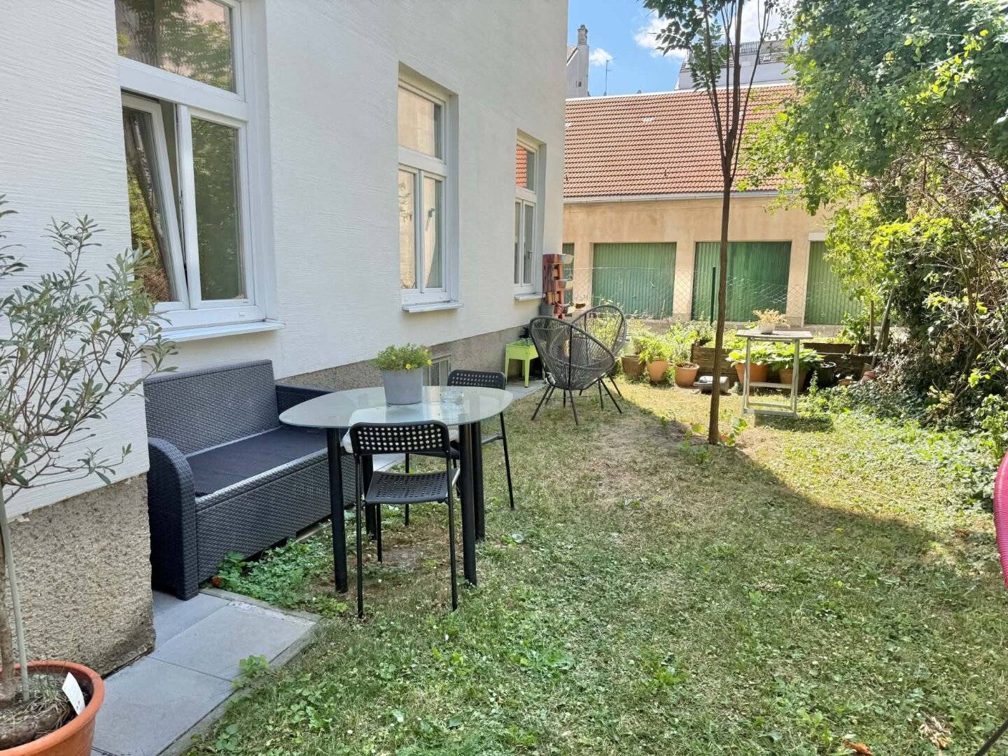 BRIGHT 2-ROOM APARTMENT WITH SHARED GARDEN BARRIER-FREE LIVING COMFORT