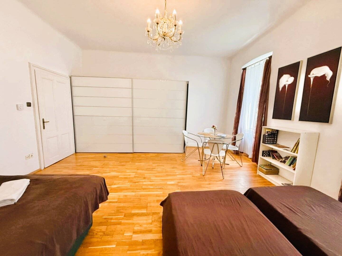 ***SONNIGE ALTBAUWOHNUNG – GROSSER WOHNRAUM FLEXIBEL TEILBAR***