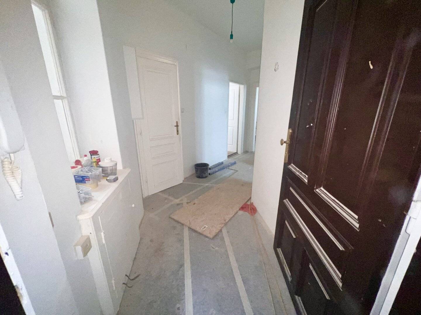 Beautiful 3-room apartment with glazed inner courtyard loggia in exclusive location in Vienna Gersthof