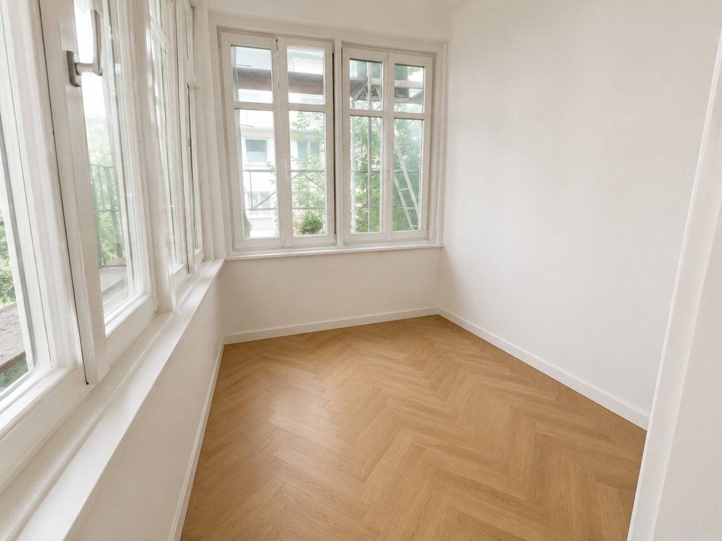 Beautiful 3-room apartment with glazed inner courtyard loggia in exclusive location in Vienna Gersthof