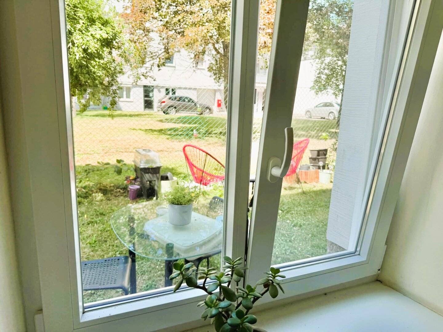 BRIGHT 2-ROOM APARTMENT WITH SHARED GARDEN BARRIER-FREE LIVING COMFORT