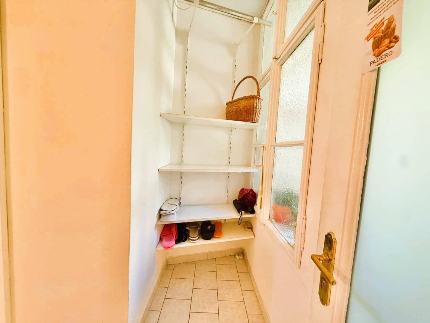 BRIGHT 2-ROOM APARTMENT WITH SHARED GARDEN BARRIER-FREE LIVING COMFORT