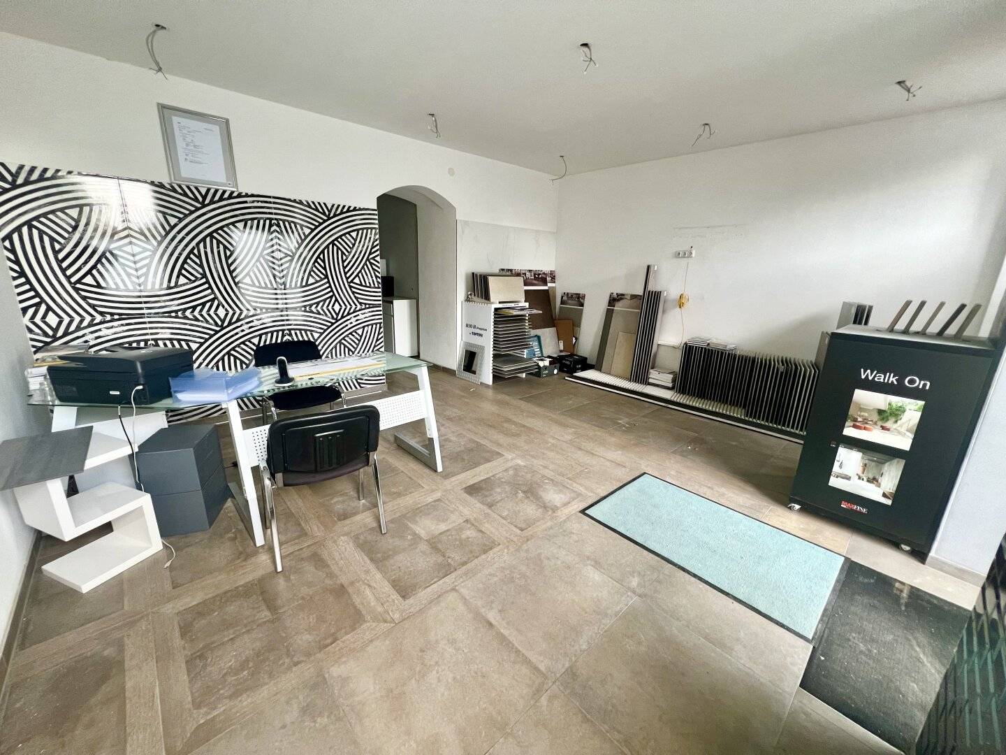 Affordable commercial premises with corridor WC Airbnb permission possible
