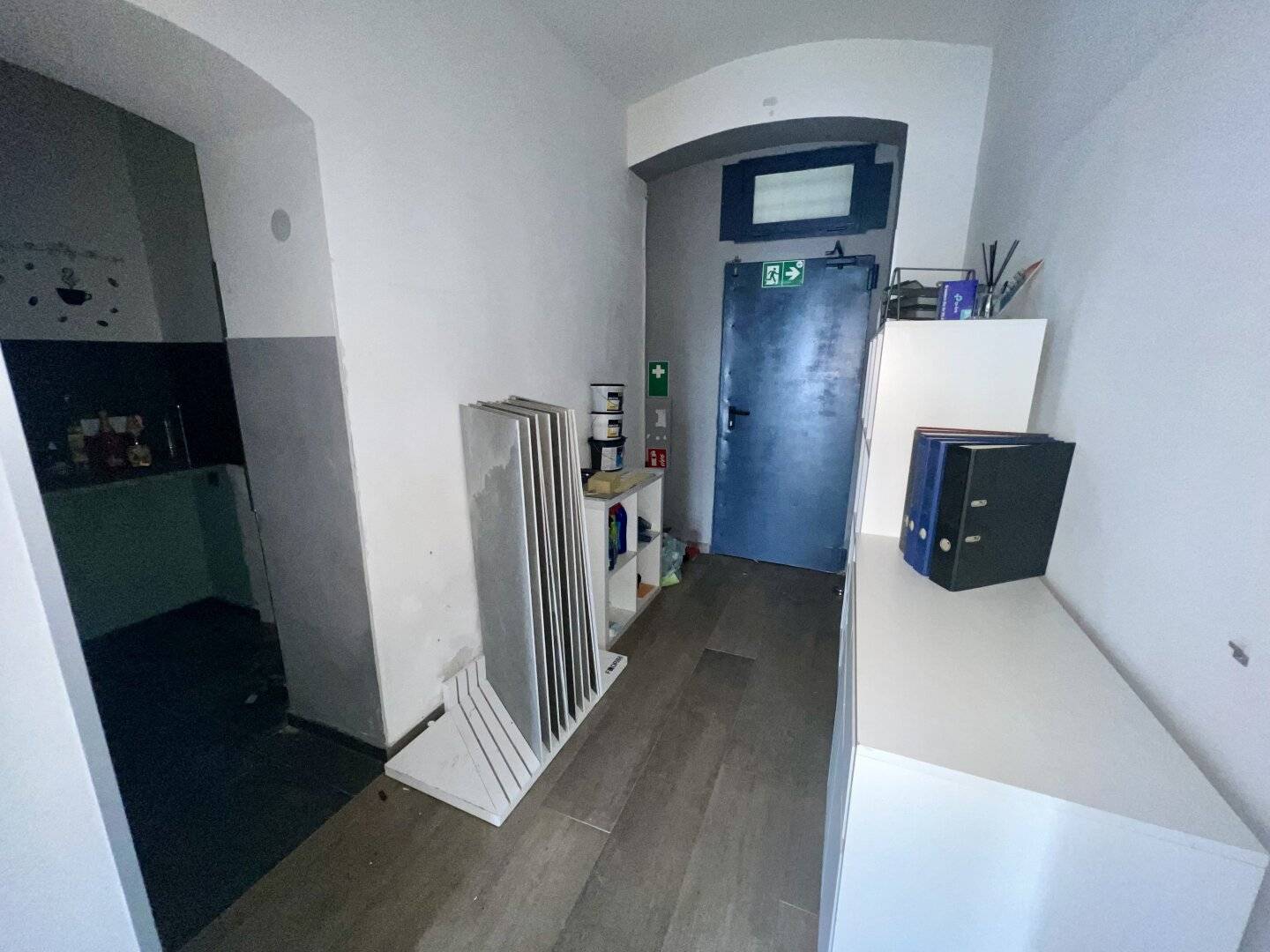 Affordable commercial premises with corridor WC Airbnb permission possible