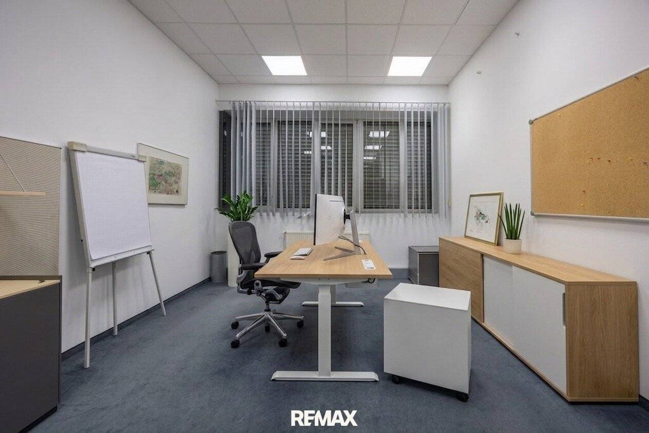 Open-plan office or individual offices? Approx. 1.000 m² flexibly divisible with parking spaces