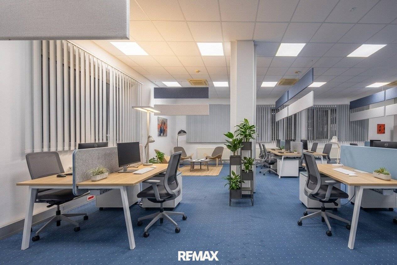 Open-plan office or individual offices? Approx. 1,000 m² flexibly divisible with parking spaces