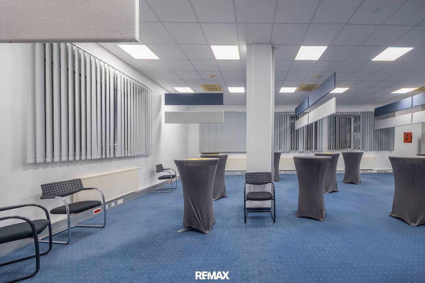 Open-plan office or individual offices? Approx. 1,000 m² flexibly divisible with parking spaces