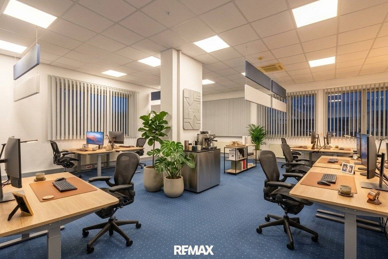 Open-plan office or individual offices? Approx. 1,000 m² flexibly divisible with parking spaces