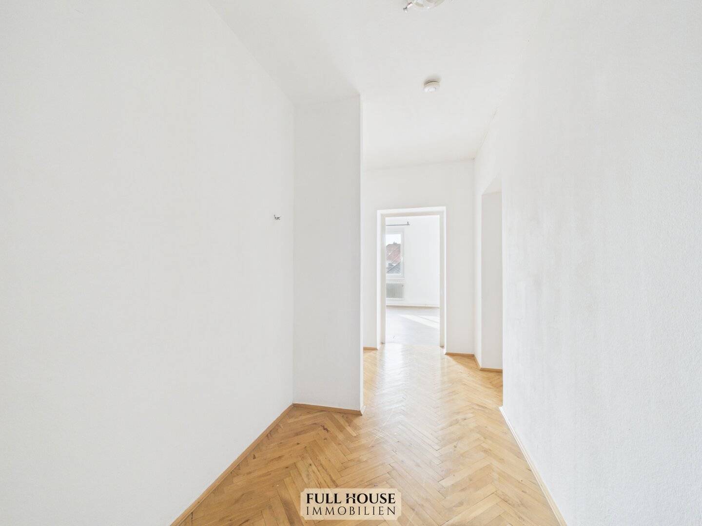 P8 Klagenfurt Living – Spacious 5.5-room apartment in the center of Klagenfurt in need of renovation