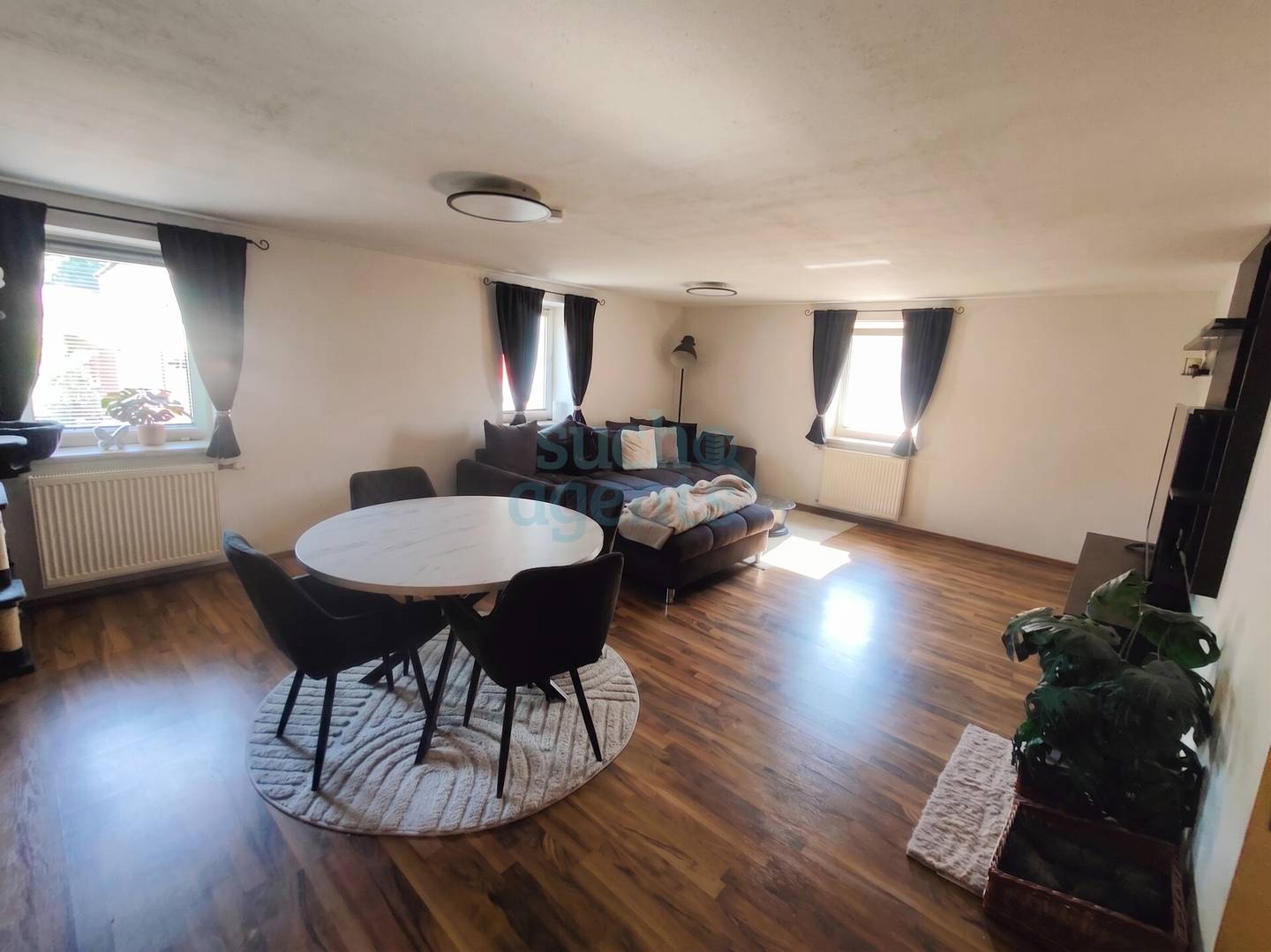 Erdgeschosswohnung mit Gartenmitbenutzung und Stellplatz