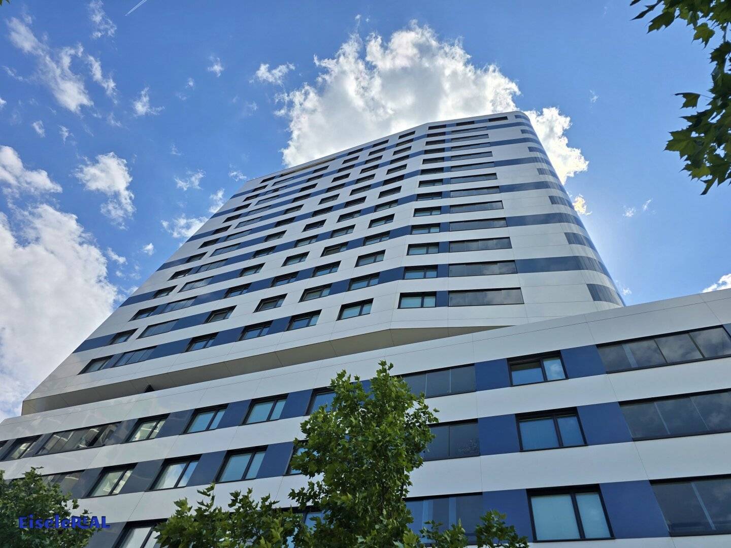Zentrales Büro im SkyTower -Wien von hoch oben genießen !!