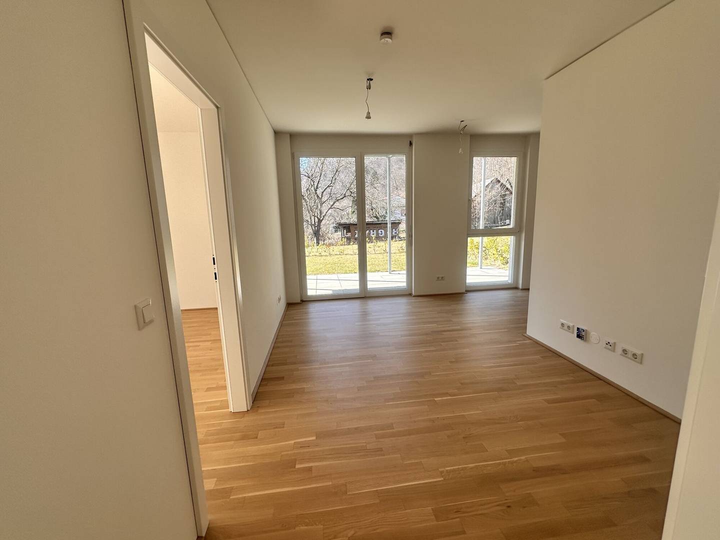Apartment with large private garden and first occupancy