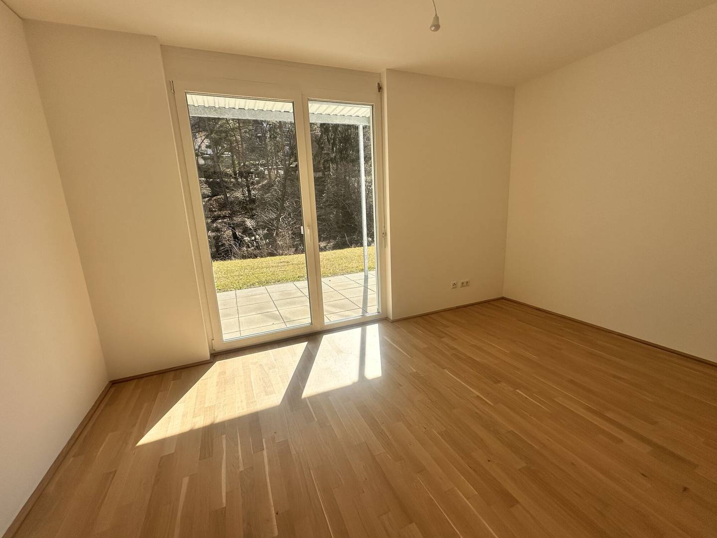 Apartment with large private garden and first occupancy