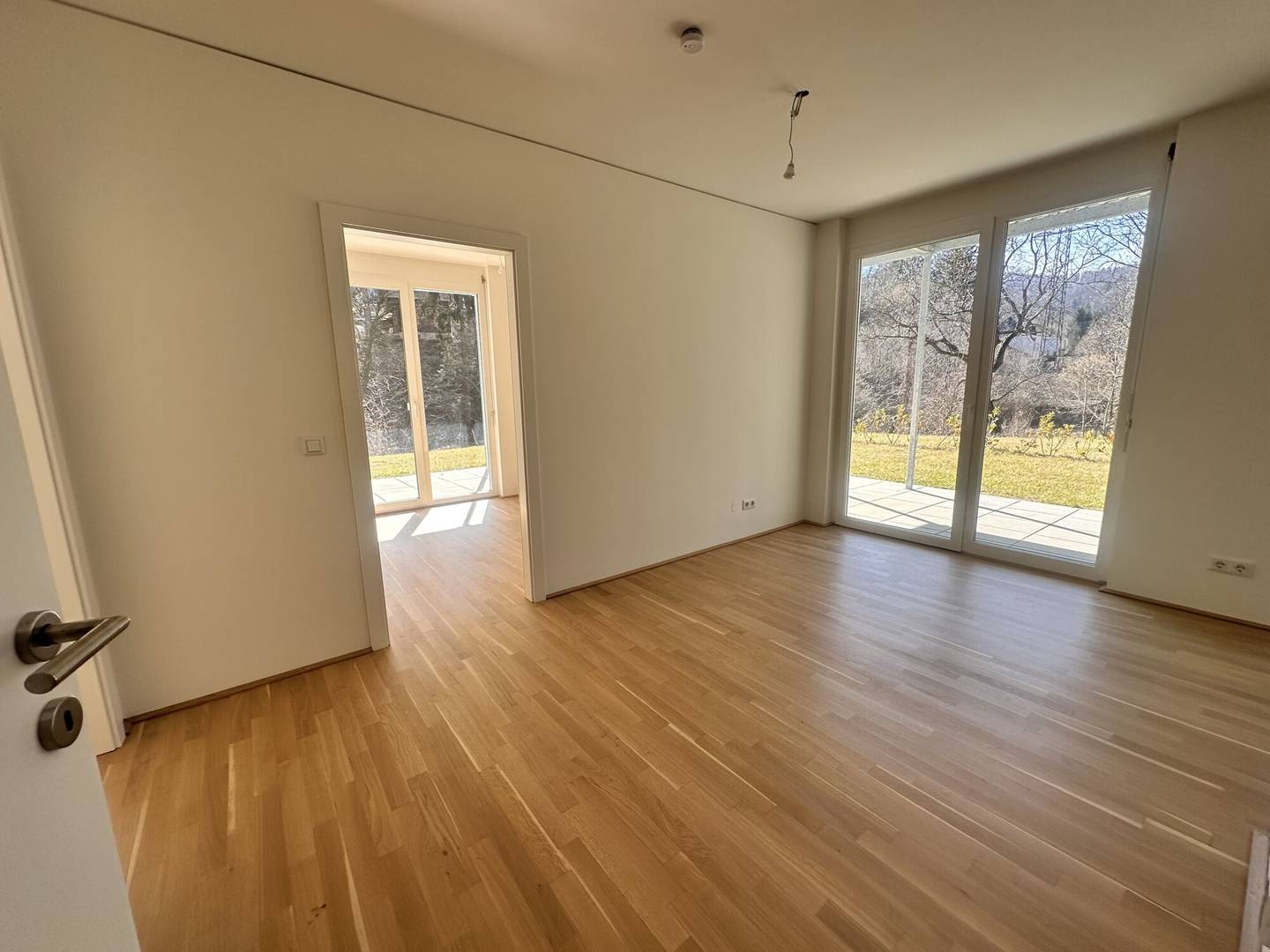 Apartment with large private garden and first occupancy