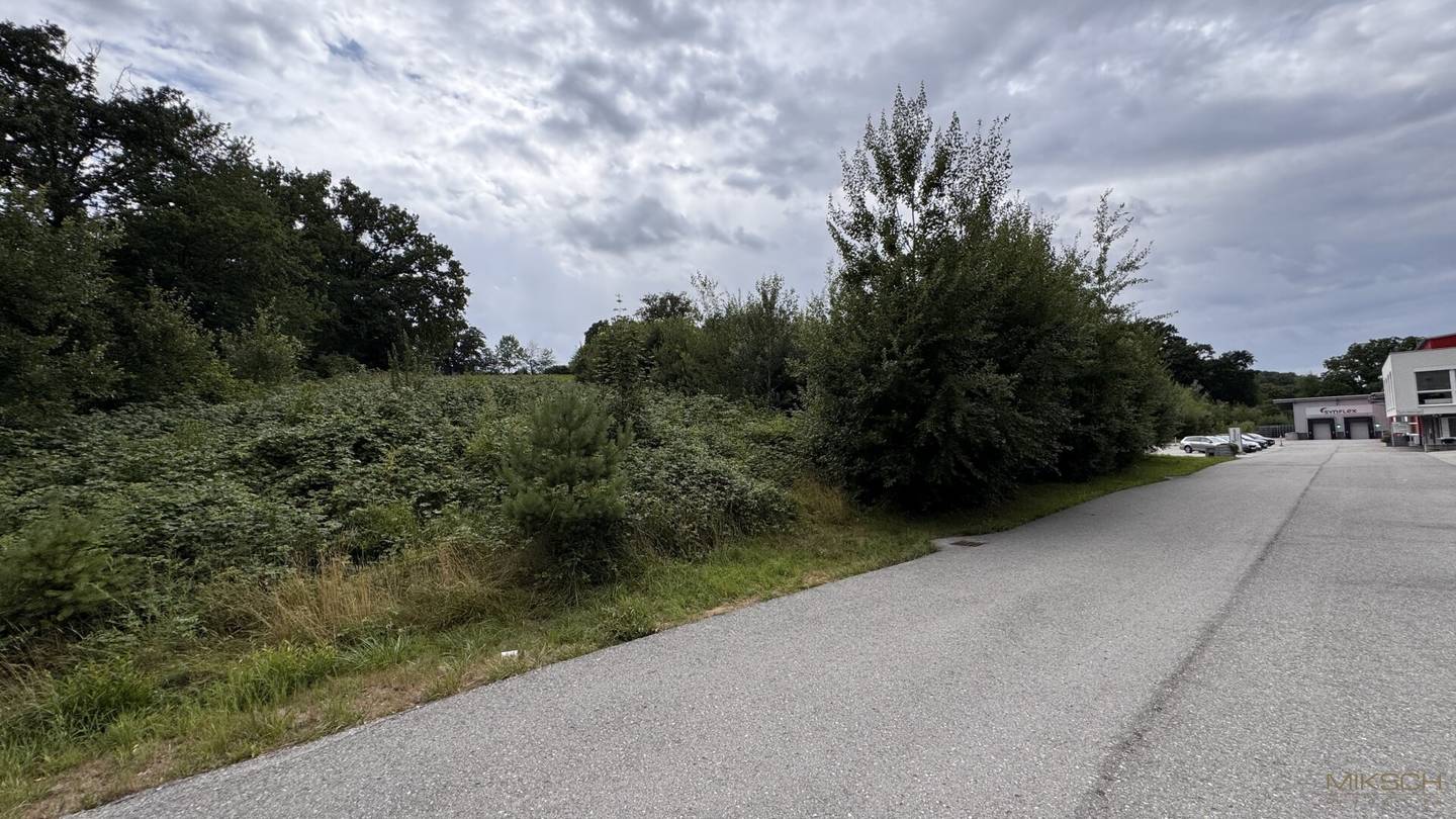 Top-Betriebsgrundstück mit ca. 10.500 m² direkt an der A1 Autobahnabfahrt Altlengbach