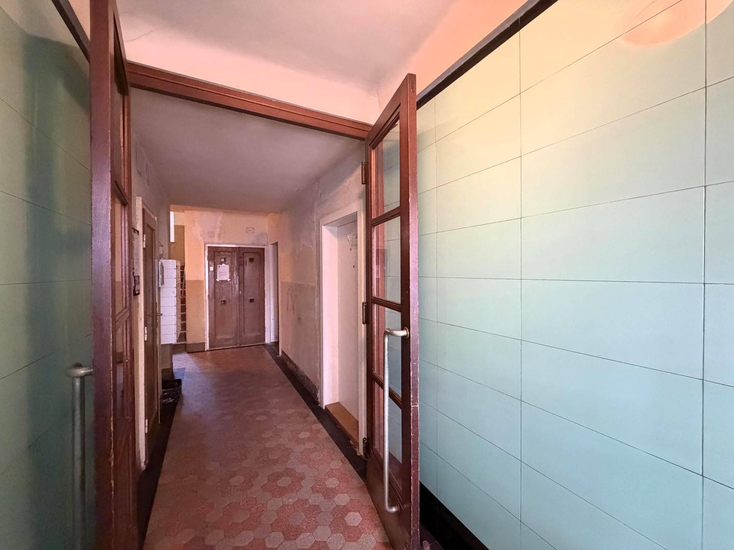 Newly renovated Erdgeschosswohnung ground floor and street facing