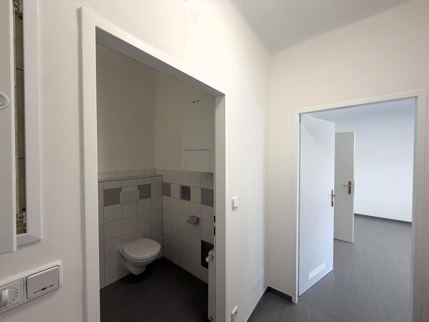 Newly renovated Erdgeschosswohnung ground floor and street facing