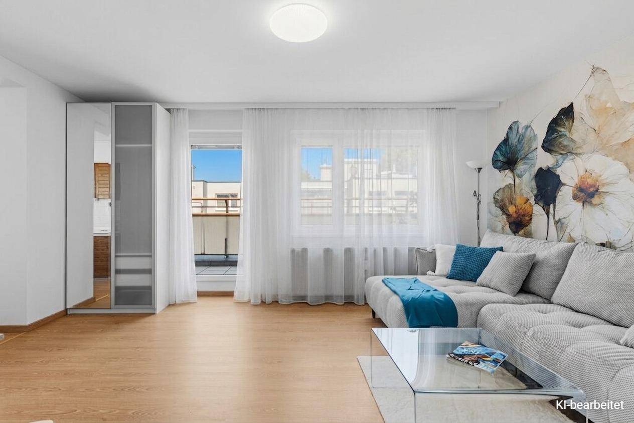 Newly renovated apartment with quiet courtyard terrace
