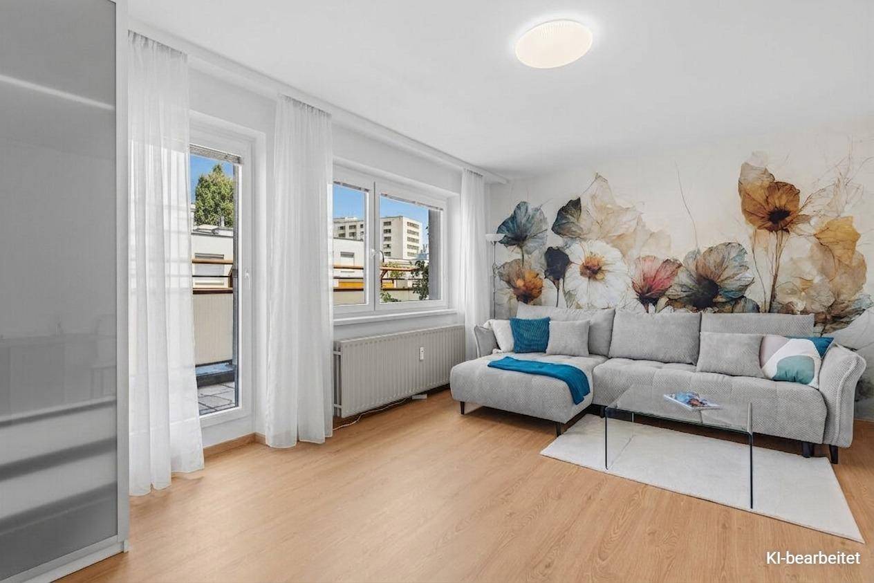 Newly renovated apartment with quiet courtyard terrace