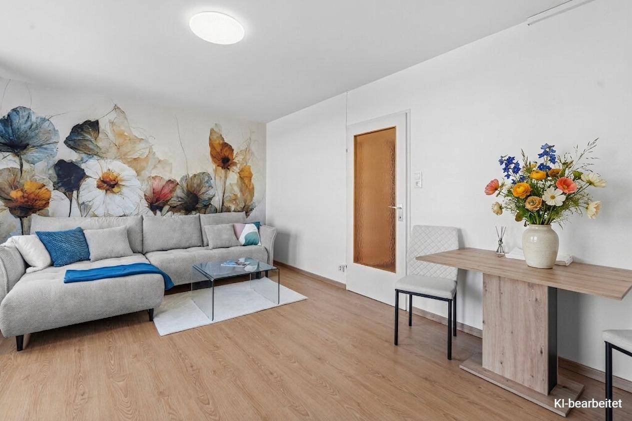 Newly renovated apartment with quiet courtyard terrace
