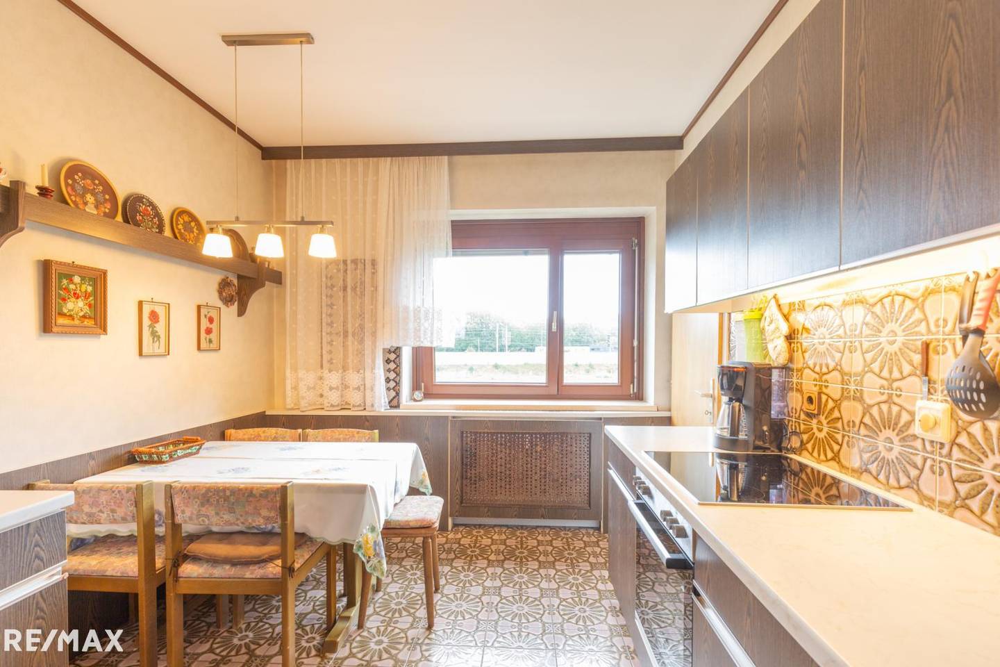 Gut geschnittene Wohnung mit Loggia und möbliert