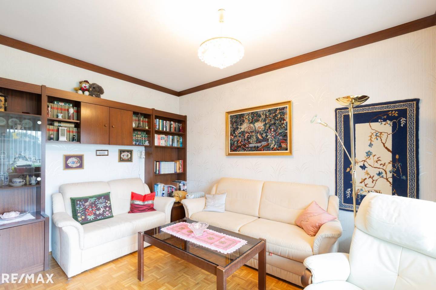 Gut geschnittene Wohnung mit Loggia und möbliert