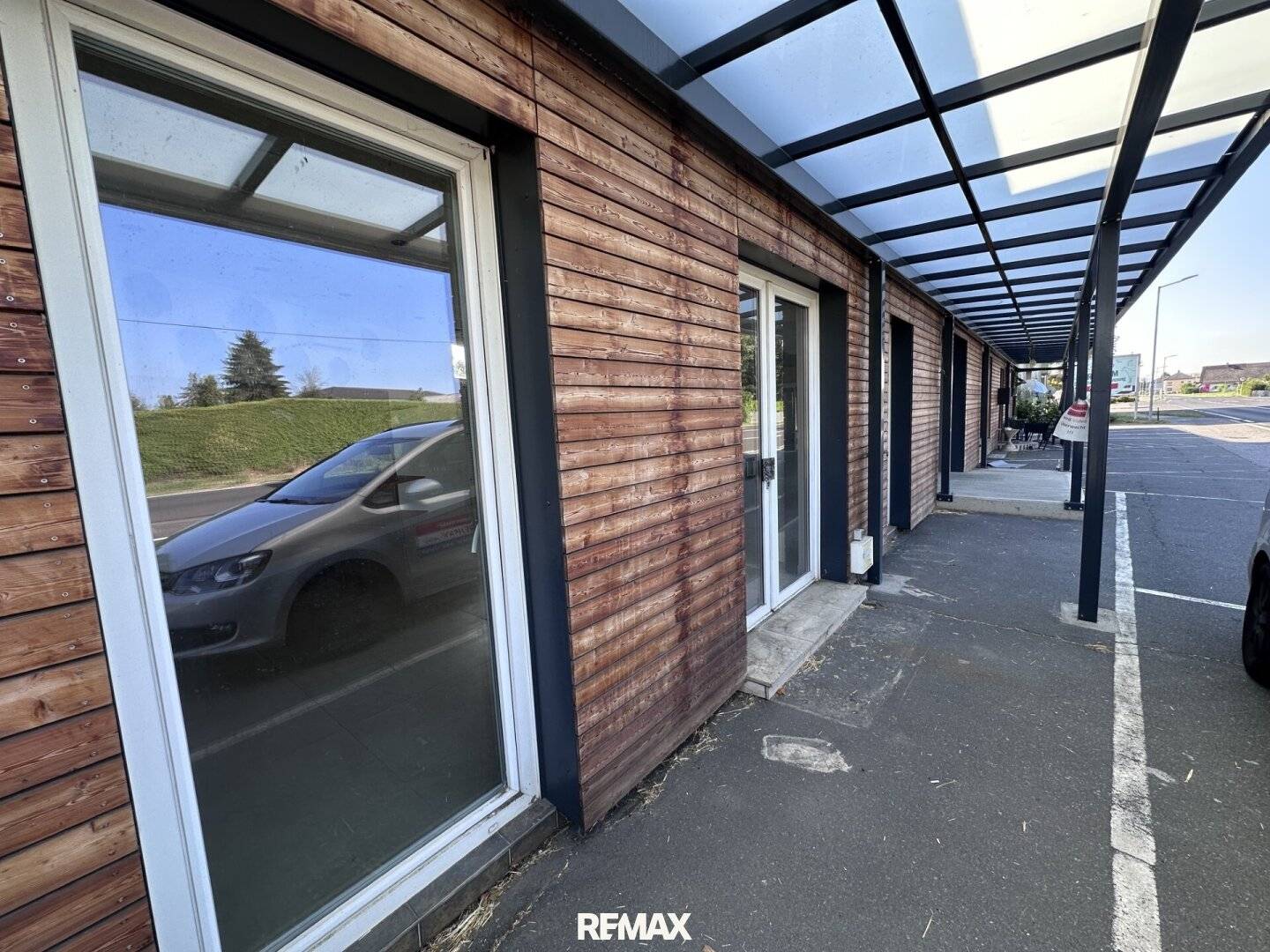 Modern commercial spaces for rent in Leitring