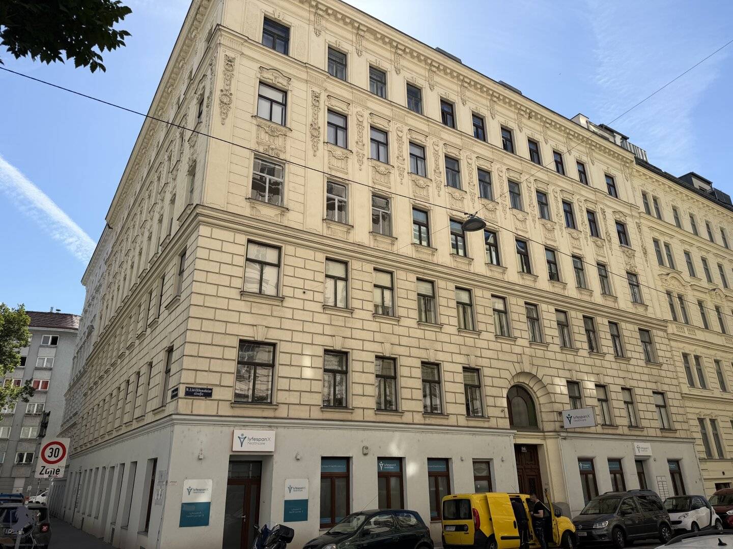 Urban Living Above the Roofs of Vienna