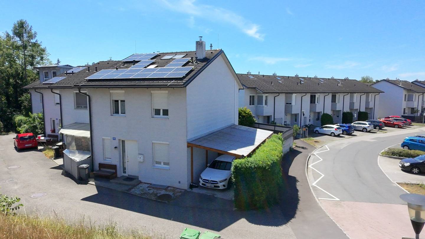 Modernes Eckreihenhaus mit Photovoltaik, Wärmepumpe &amp; traumhaftem Garten – einziehen und wohlfühlen!