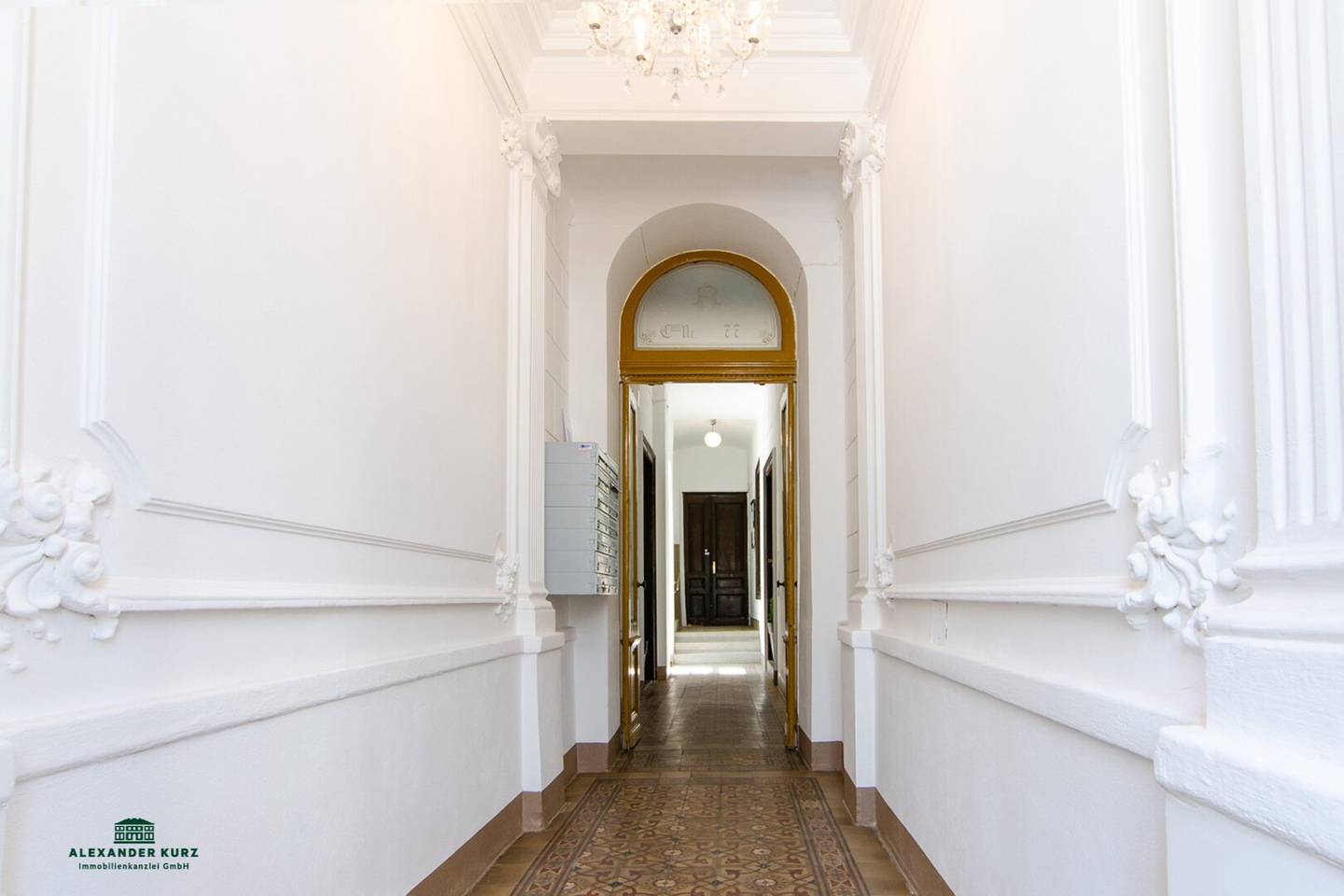 Tenement house in 1180 Vienna - attic conversion possible