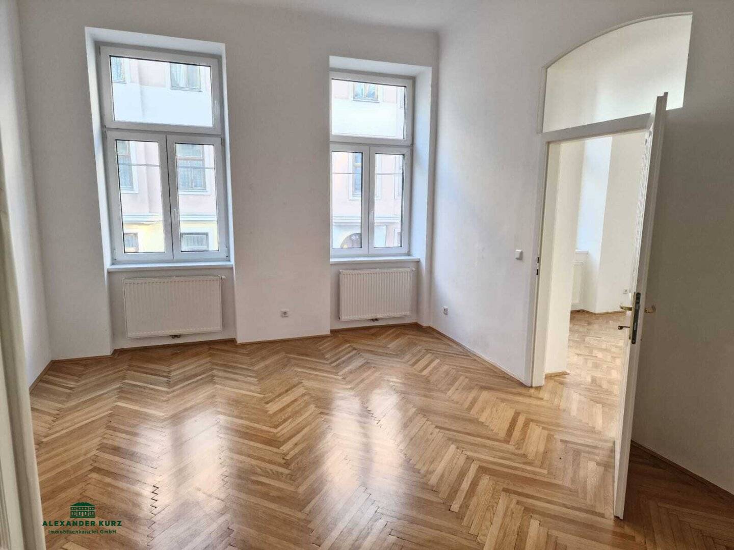 Tenement house in 1180 Vienna - attic conversion possible