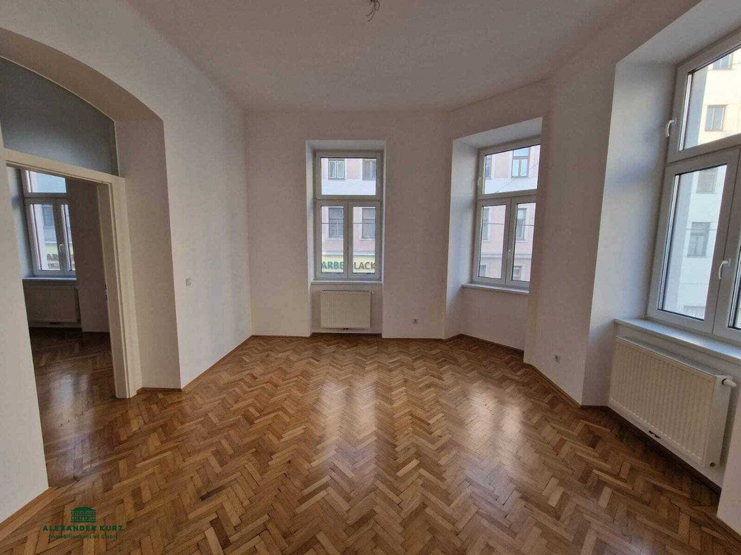 Tenement house in 1180 Vienna - attic conversion possible