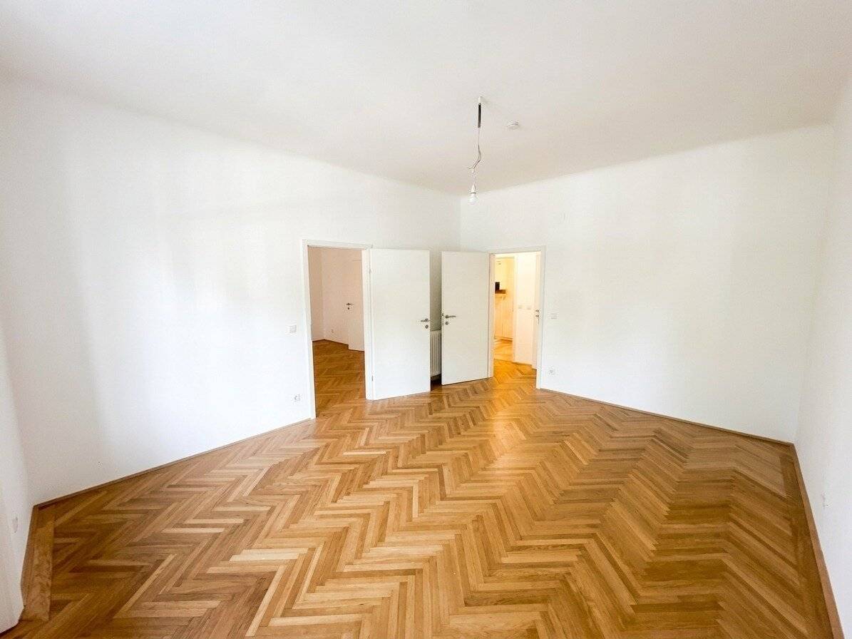 Period building dream in Hietzing! Newly renovated 2.5-room apartment!