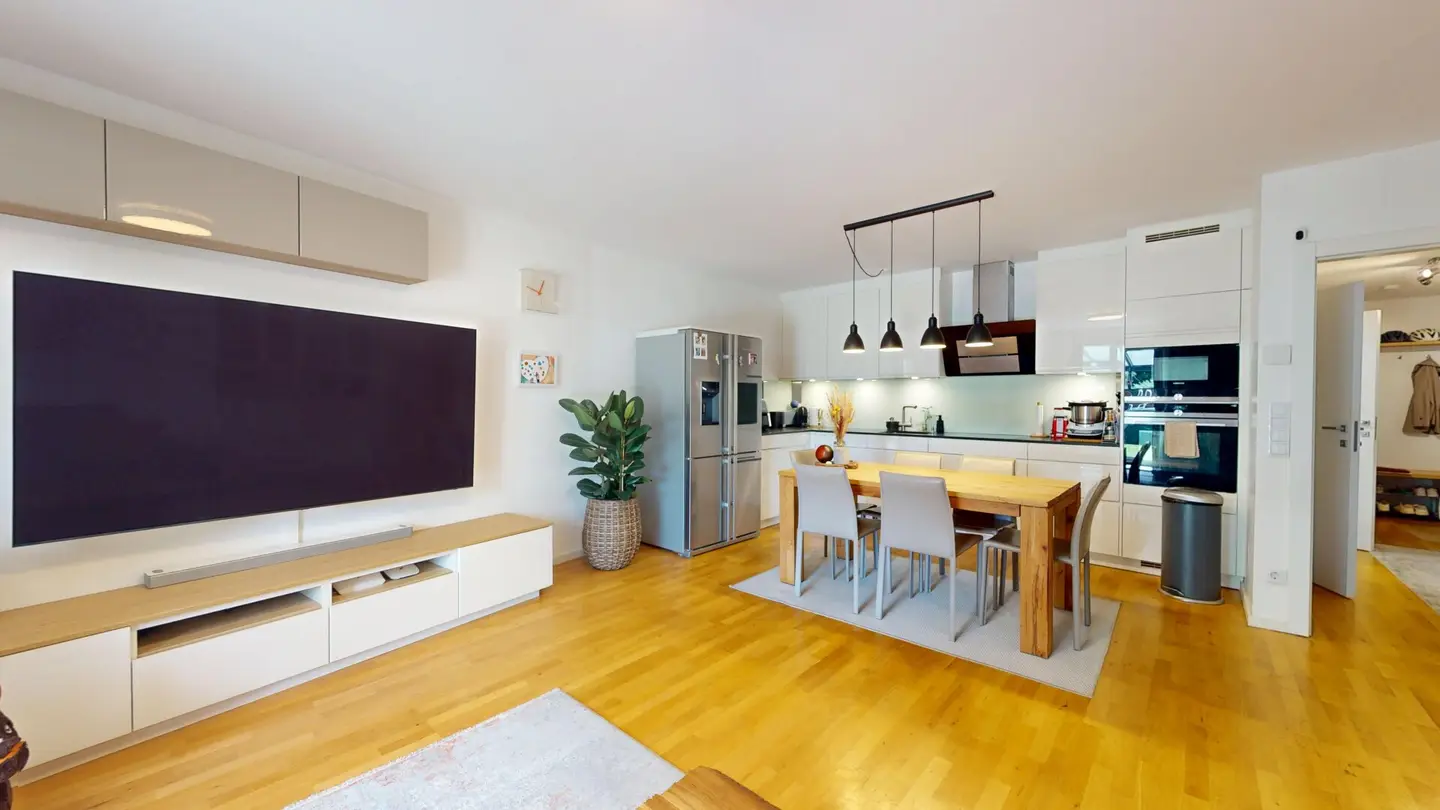 Evening relaxation in your own garden: Modern 3-room apartment with pool and south terrace