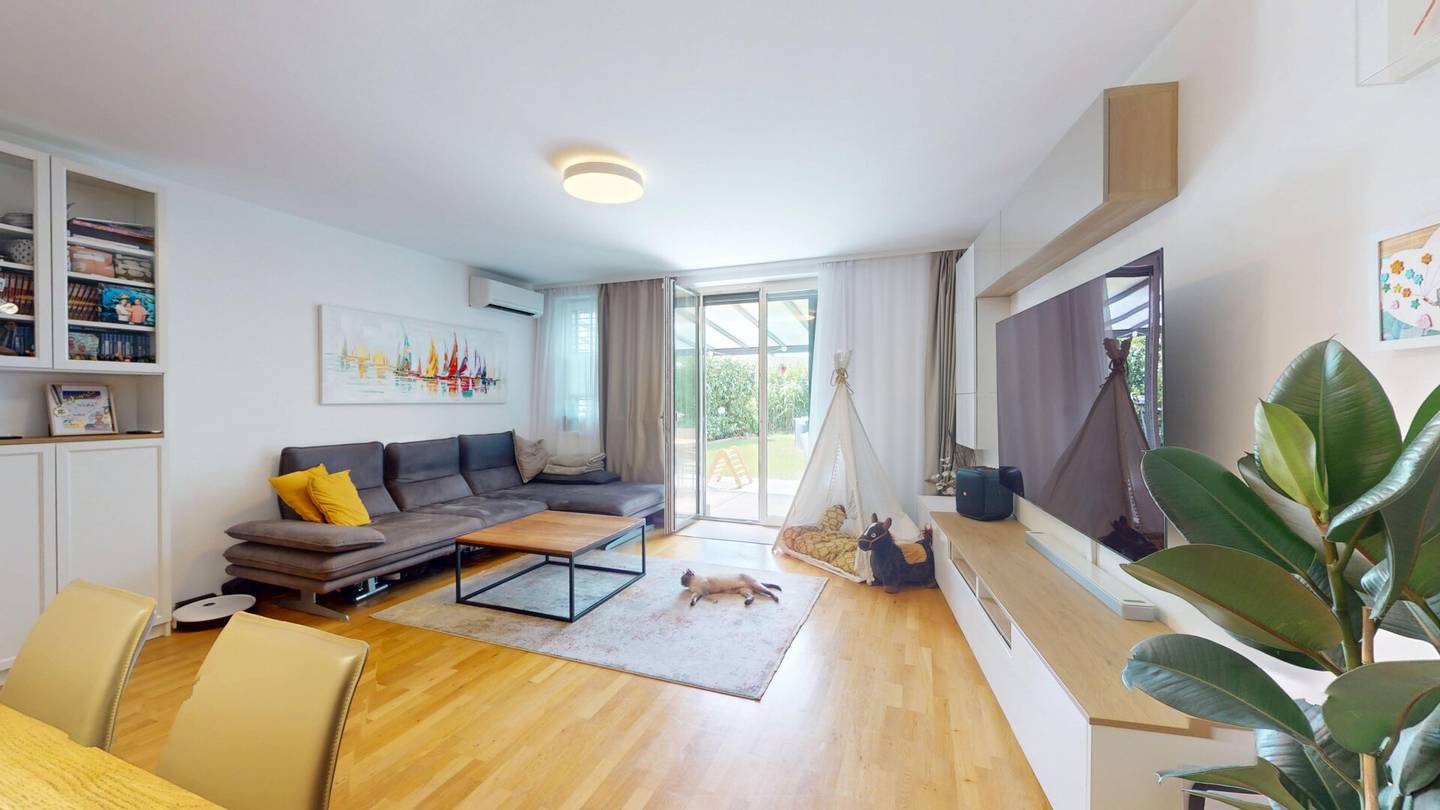 Feierabend im eigenen Garten: Moderne 3-Zimmer-Wohnung mit Pool &amp; Süd-Terrasse