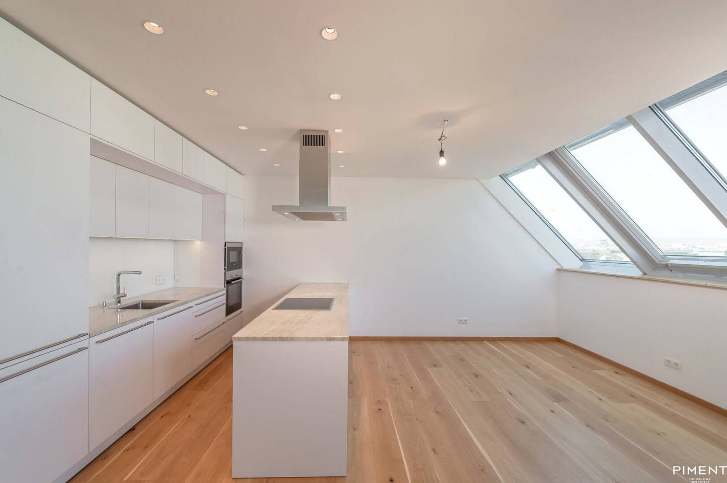 GROSSZÜGIGES PENTHOUSE MIT BALKON!