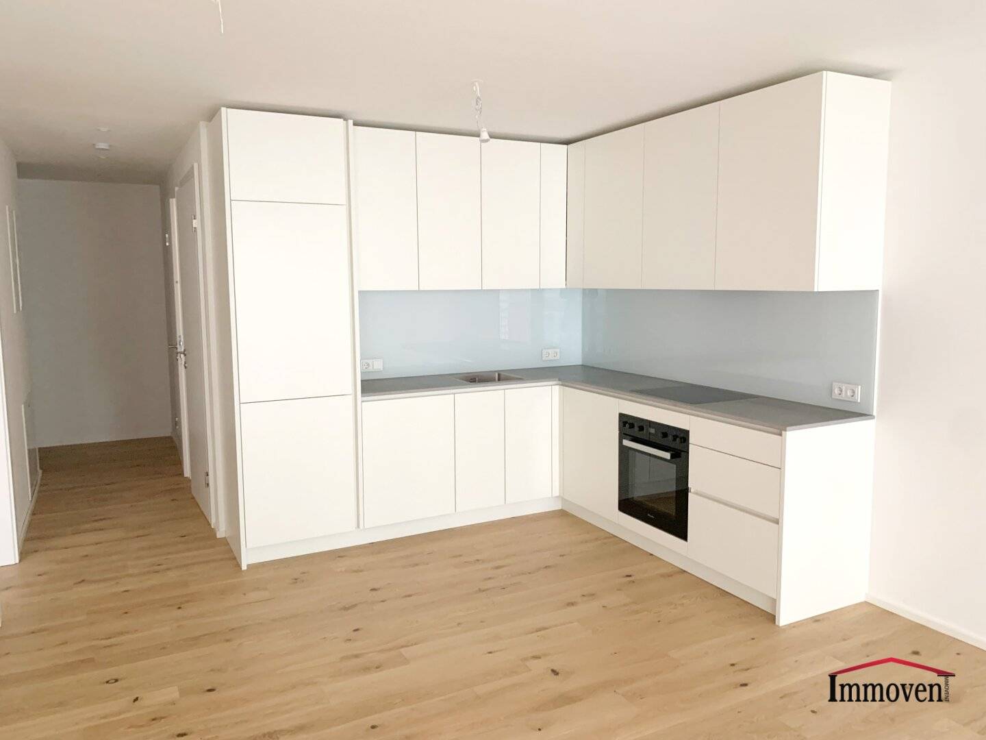 Light-filled 2-room apartment with loggia and very good infrastructure (rental start 01.11.2026)
