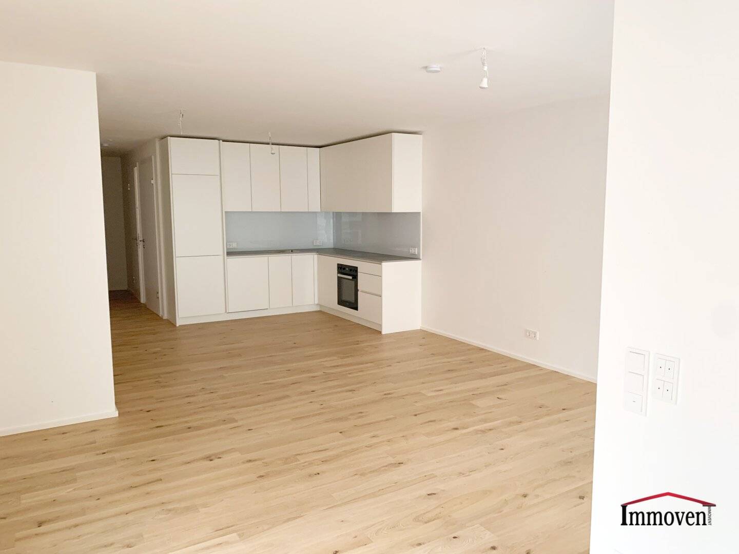 Light-filled 2-room apartment with loggia and very good infrastructure (rental start 01.11.2026)