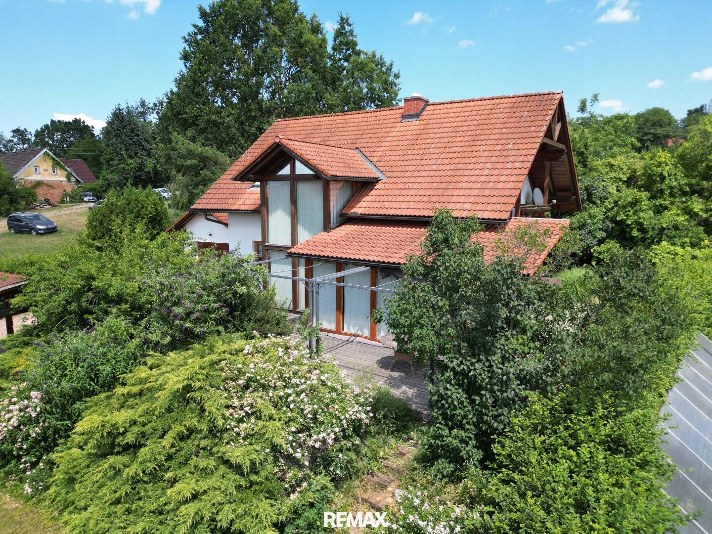 Bezugsfertiges Einfamilienhaus voll unterkellert mit Doppelcarport und Garage am Ende einer Sackgasse
