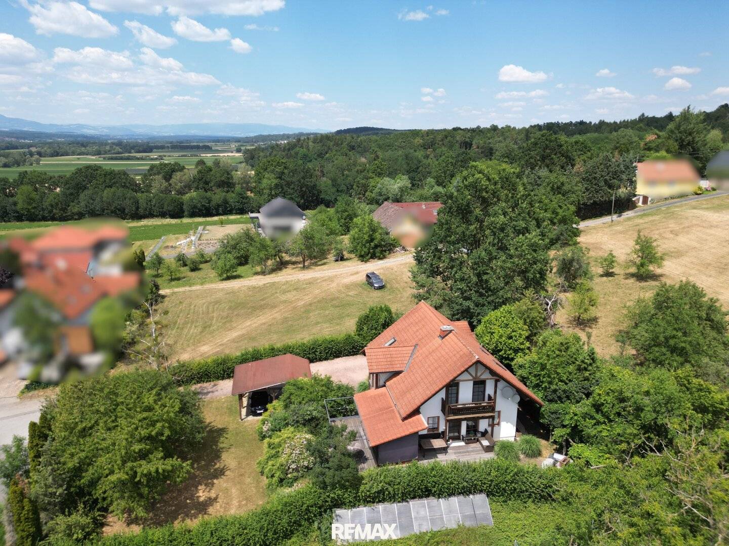 Bezugsfertiges Einfamilienhaus voll unterkellert mit Doppelcarport und Garage am Ende einer Sackgasse