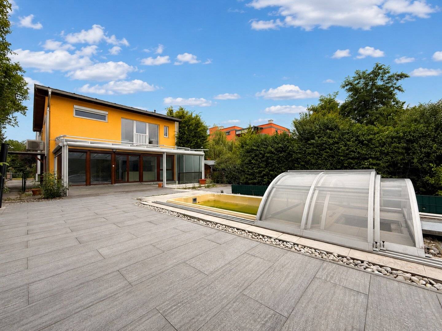 Haus mit großzügiger Freifläche, 2 Terrassen, Garage &amp; moderner Ausstattung!
